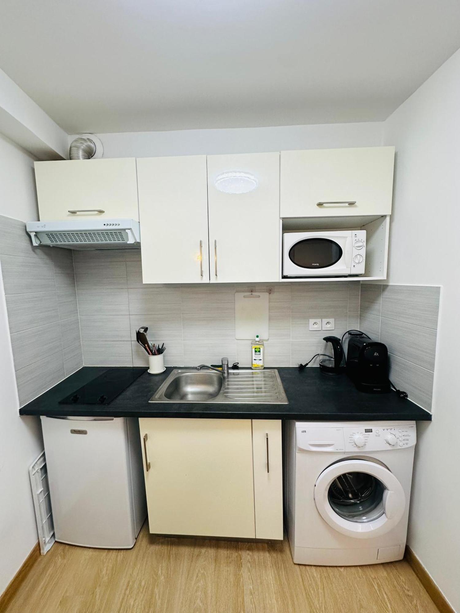 Dream Dwell - Designer Flat Near Marais District